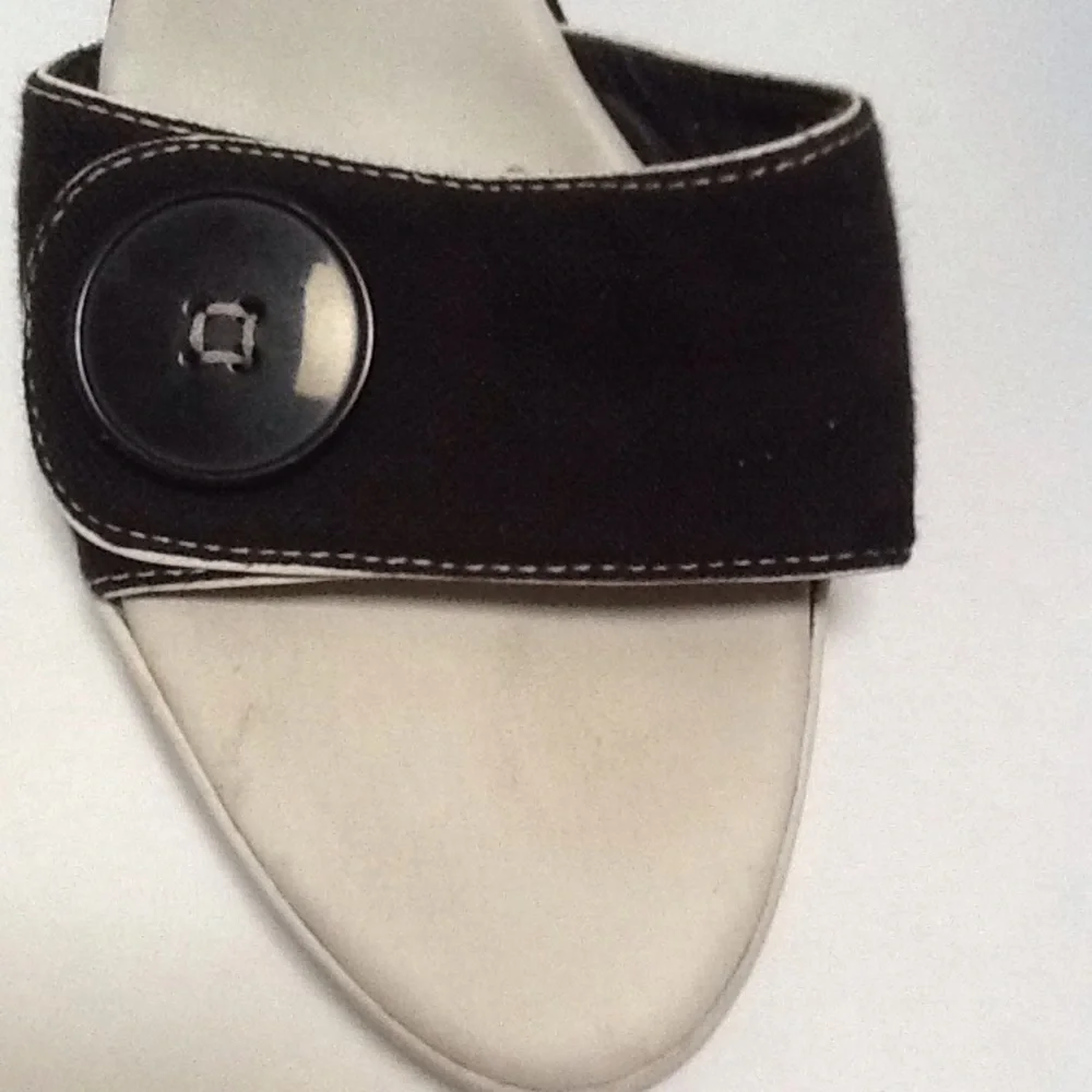 Vintage Lacoste Aimee Black/White Button Wedge‎ Sandals Old Money Quiet Luxury